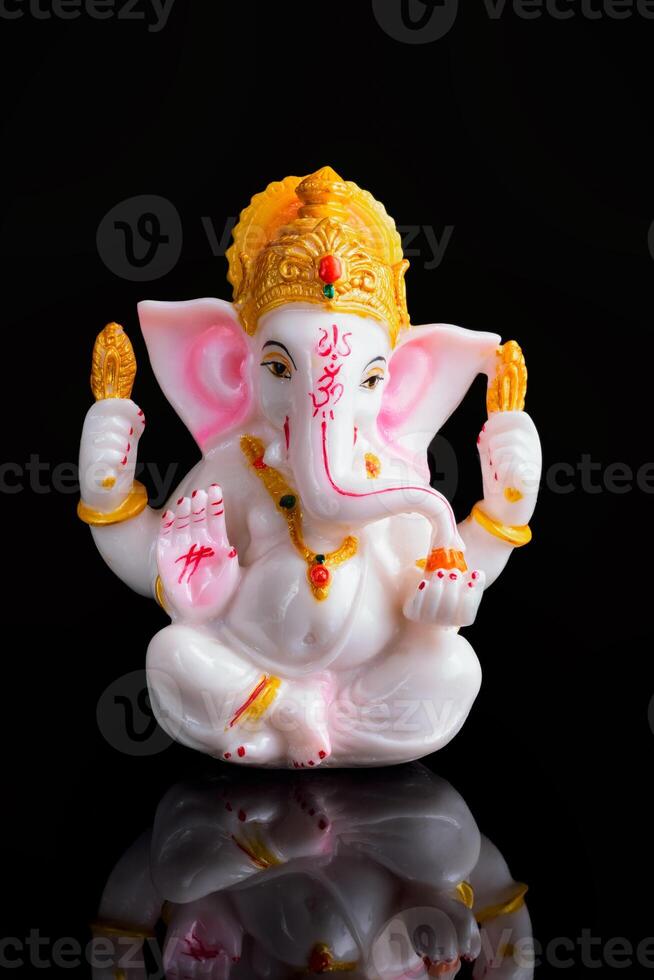 Ganesha statua su bianca foto