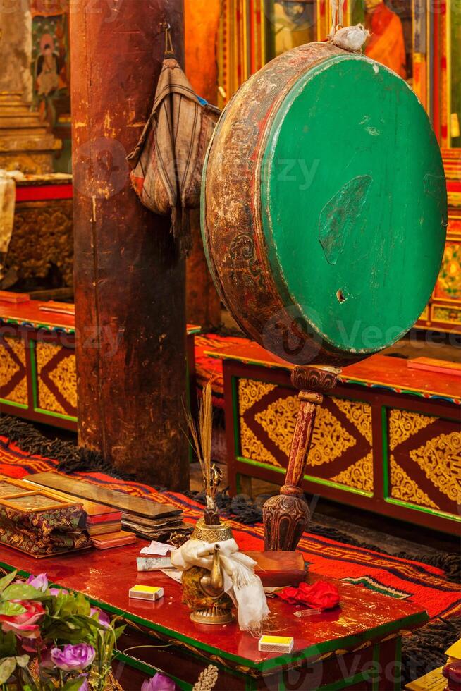 rituale tamburo nel hemis monastero. ladakh, India foto