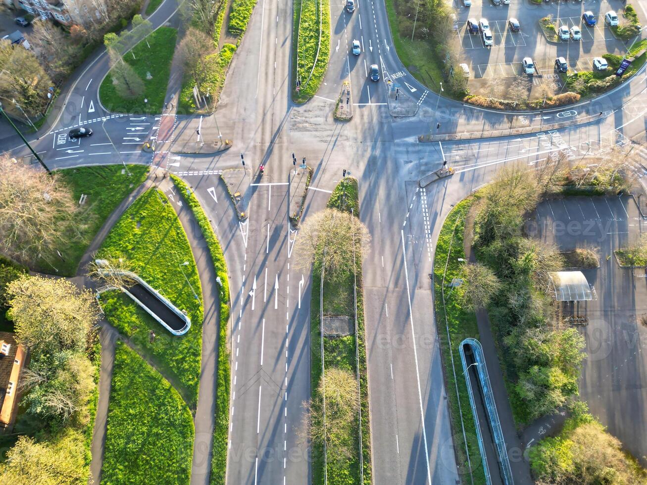 alto angolo Visualizza di Britannico strade durante Alba mattina vicino Oxford città, Oxfordshire, Inghilterra unito regno. marzo 23, 2024 foto