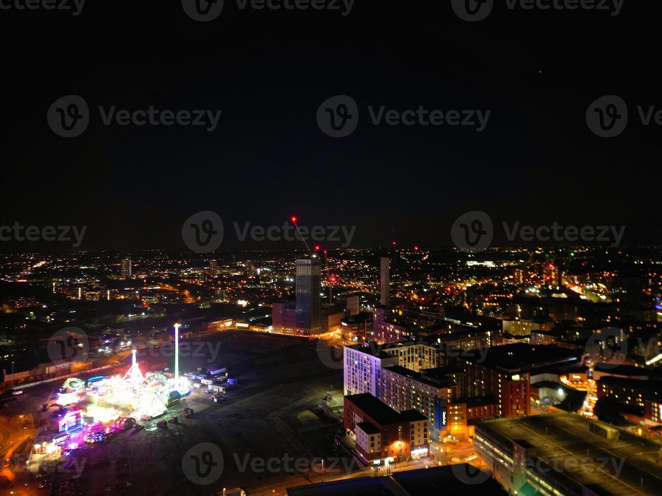 aereo notte Visualizza di illuminato città centro edifici di Birmingham centrale città di Inghilterra unito regno. marzo 30, 2024 foto