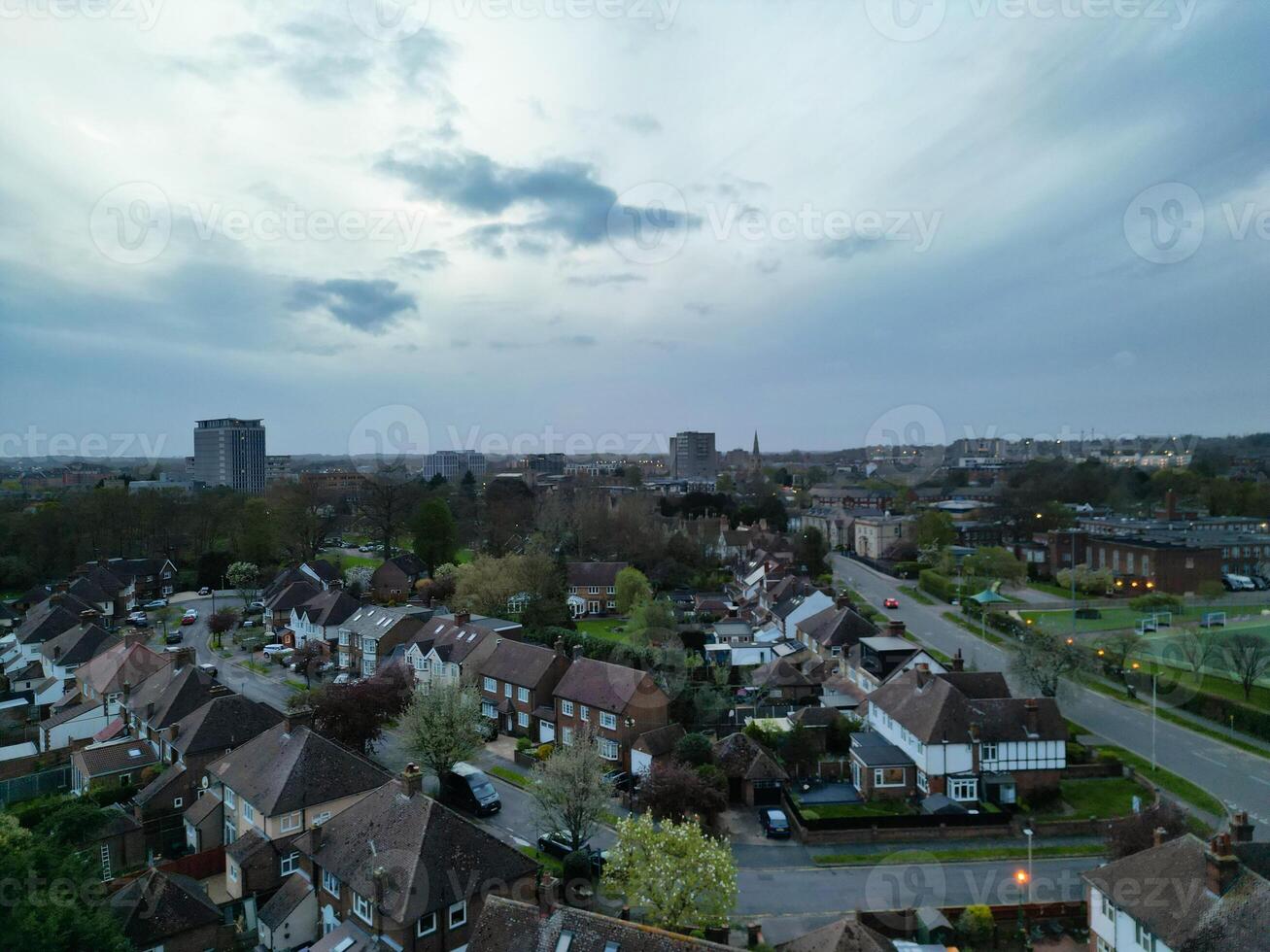 aereo Visualizza di bedford città di Bedfordshire, Inghilterra UK durante ventoso e nuvoloso giorno. aprile 5°, 2024 foto