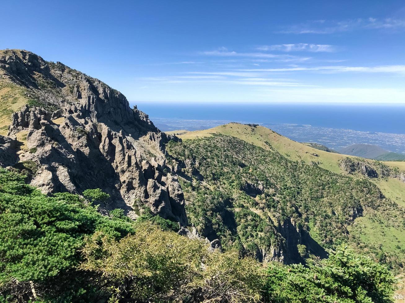 vista dal vulcano hallasan. isola di jeju, corea del sud foto