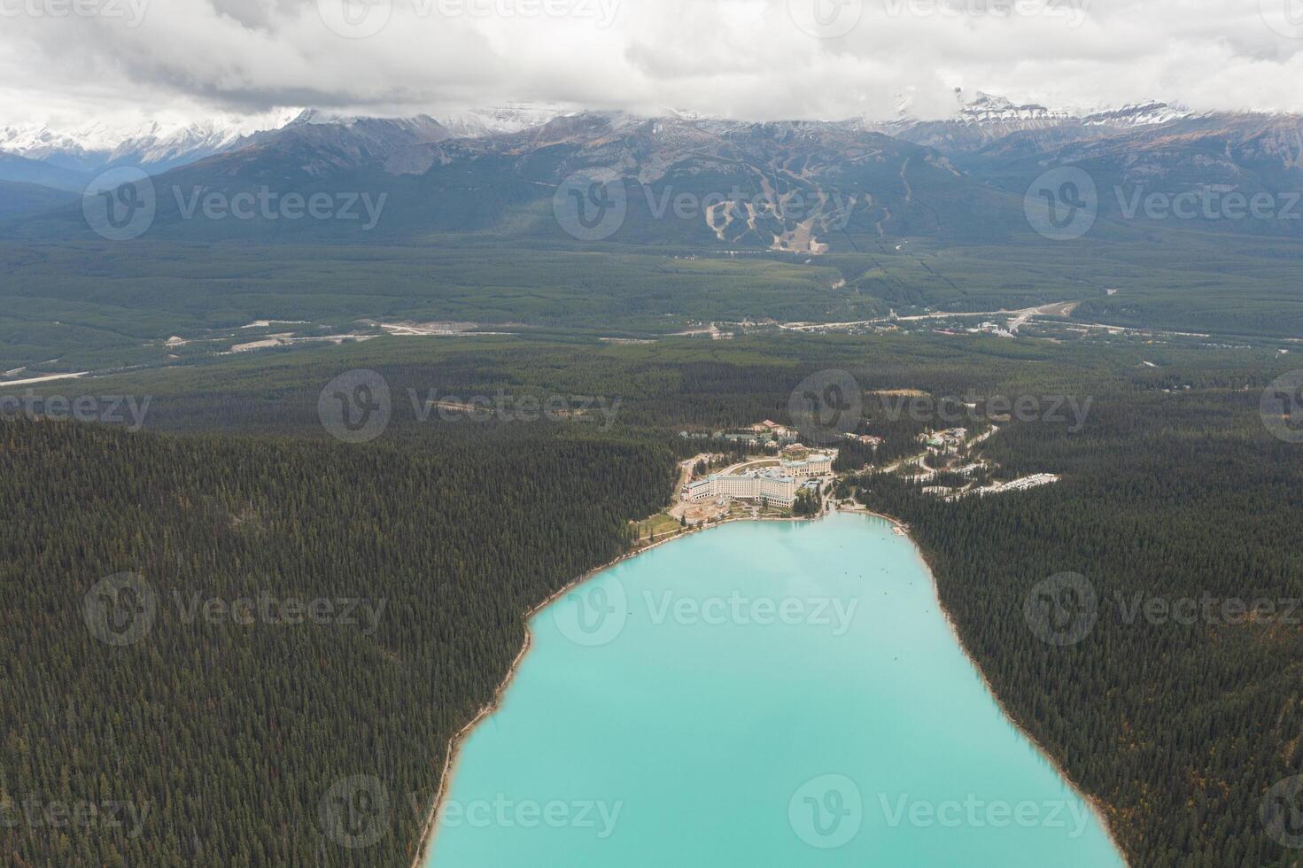 aereo Visualizza di lago Luisa, con suo spettacolare turchese colore. foto