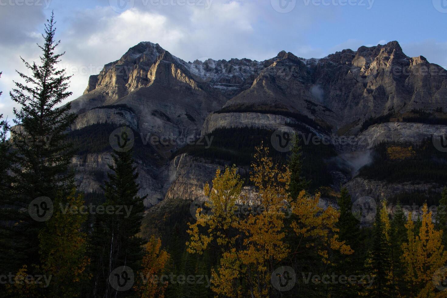 valle di il dieci picchi nel autunno. foto