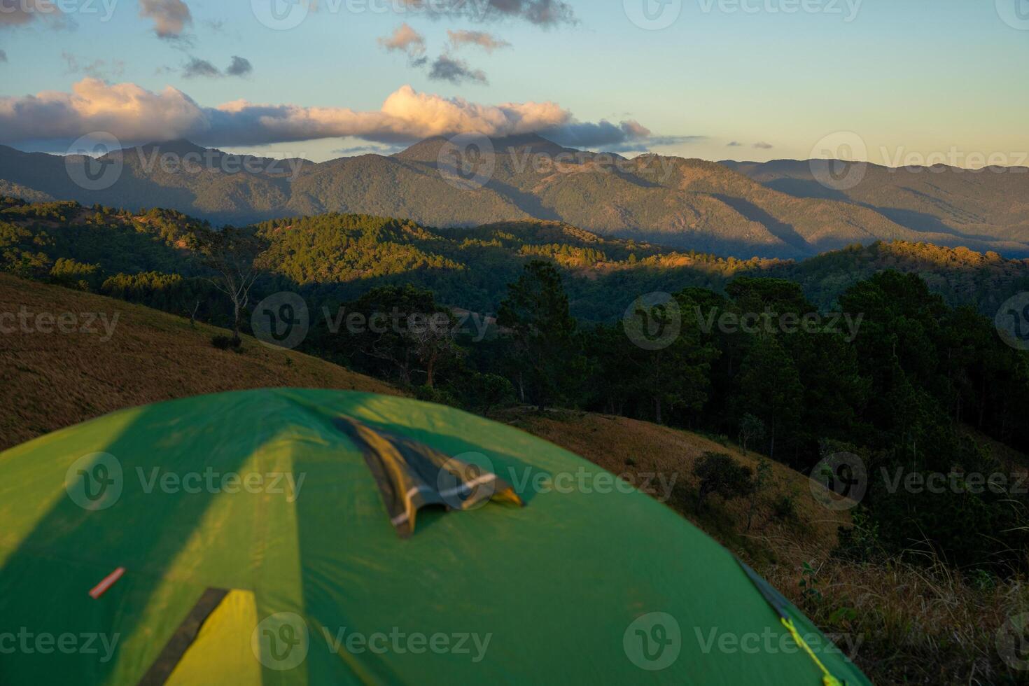 ta nang - phan letame itinerario con pietra miliare fra 3 province attraverso erba colline e foreste nel canzone mao natura Riserva foto