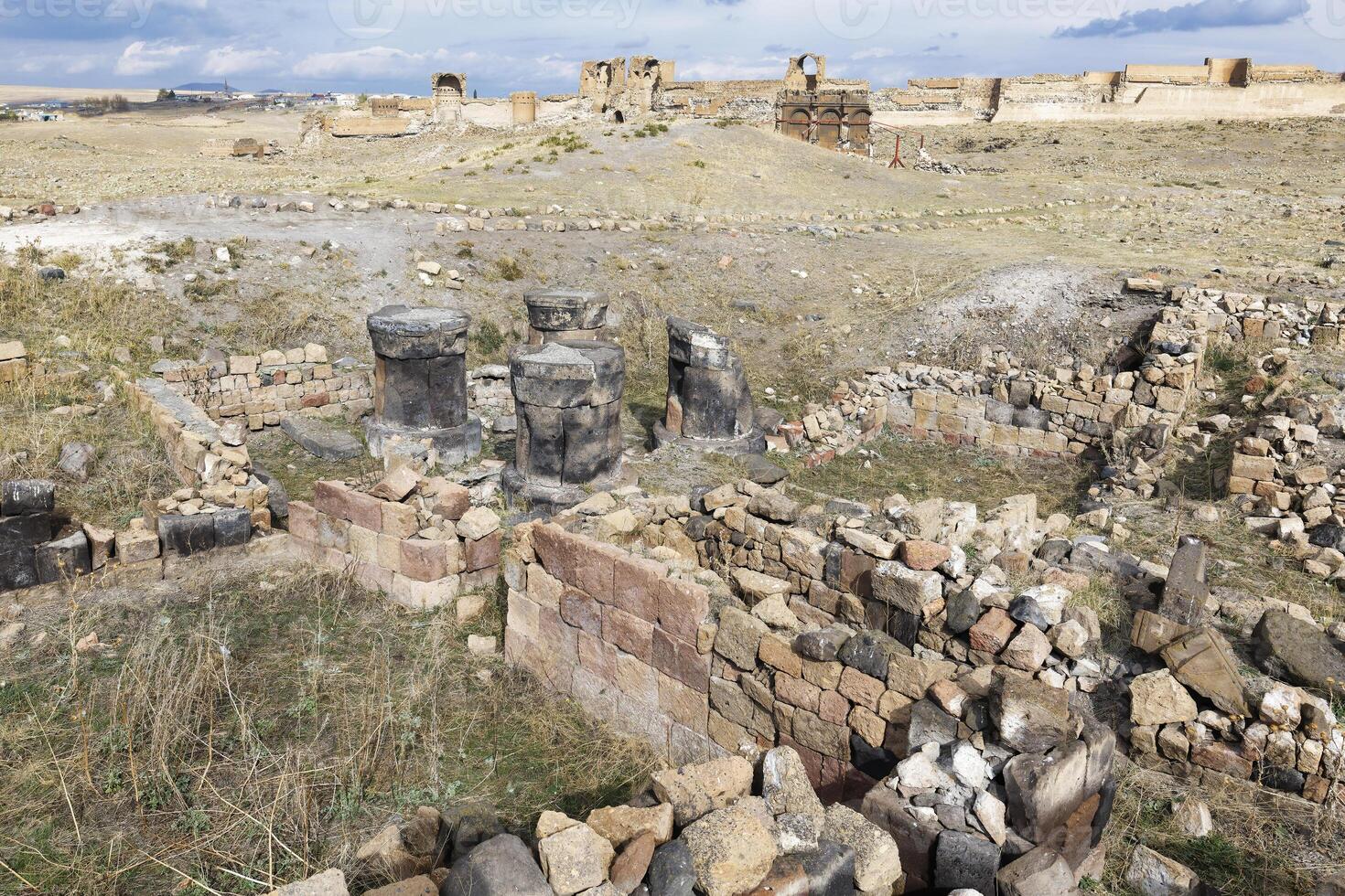 colonne di il zoroastriano fuoco tempio, ani archeologico luogo, Kars, tacchino foto