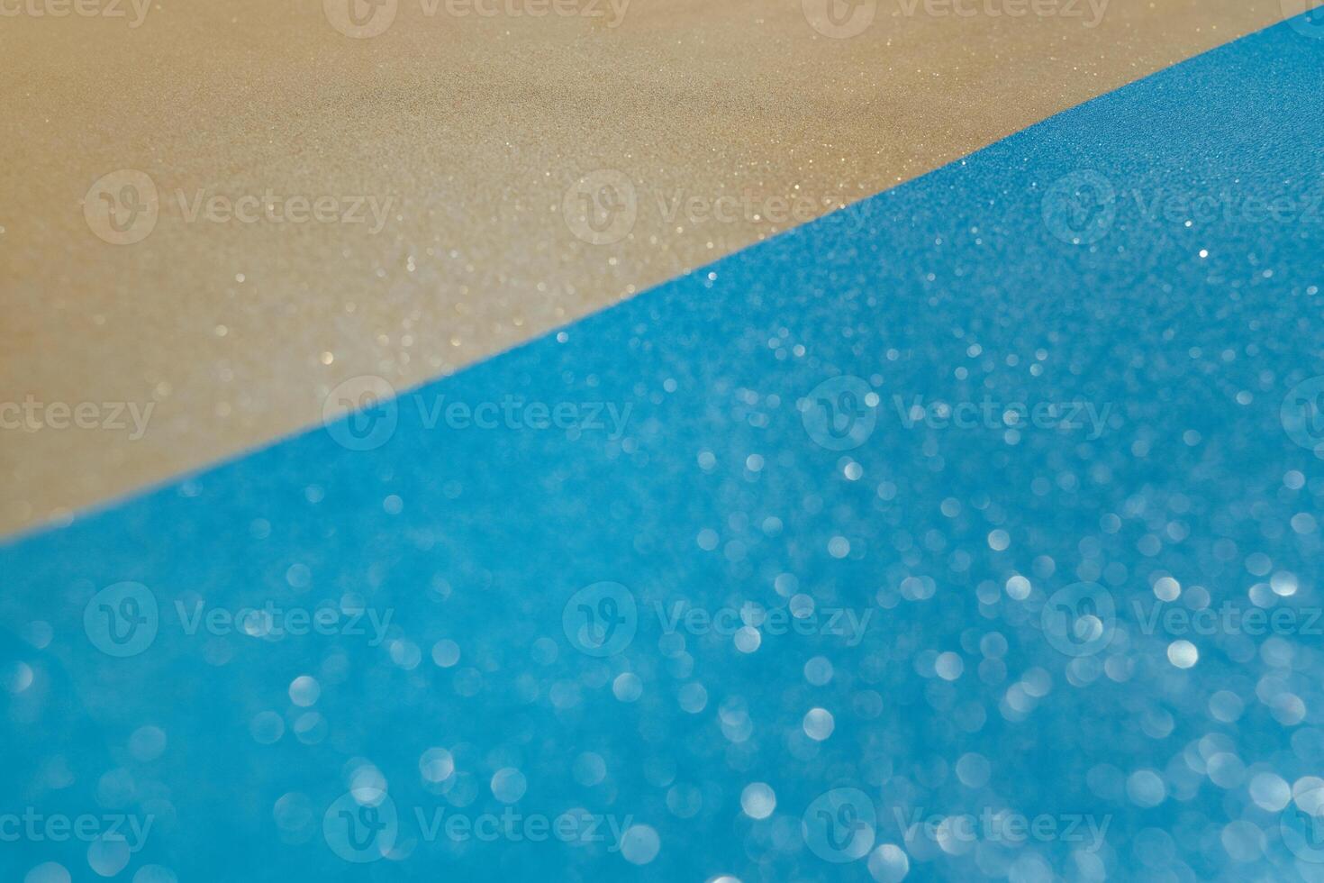 astratto spiaggia con luccichio carta sabbia e acqua foto