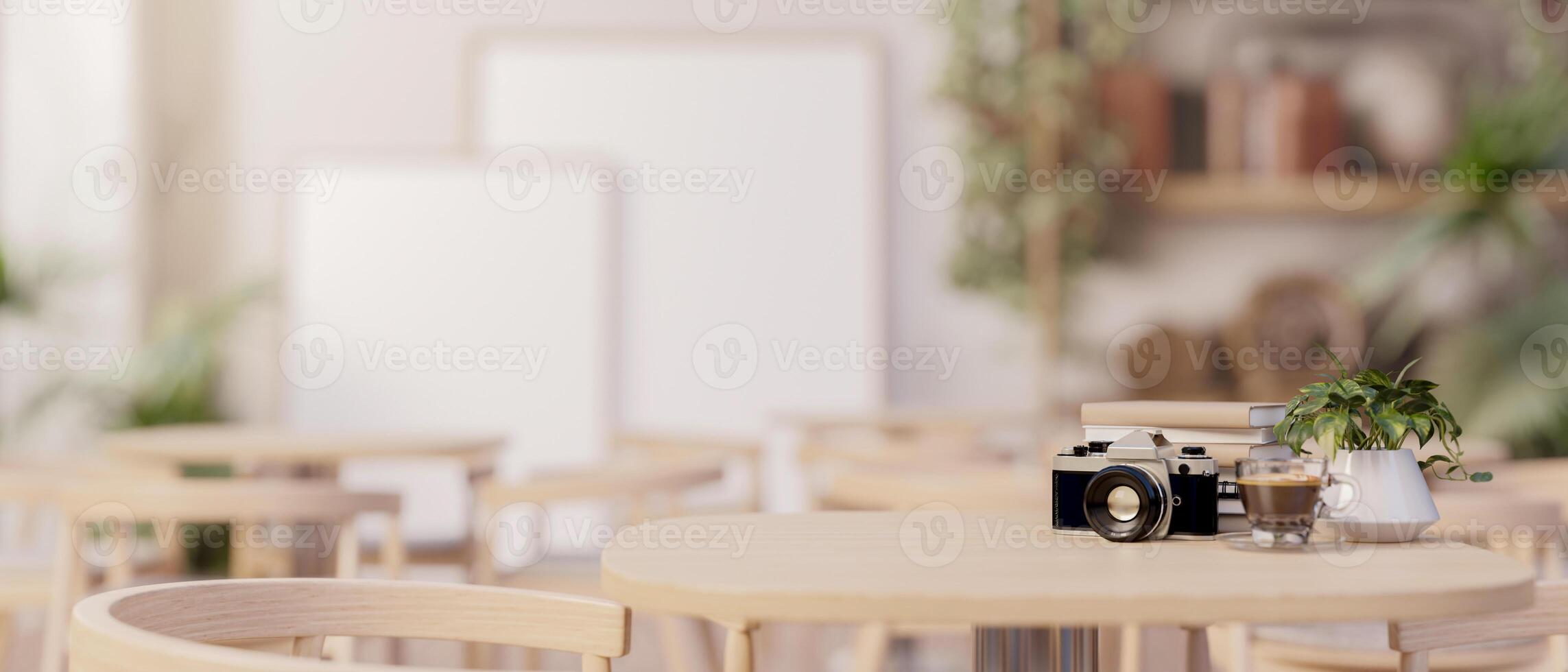 un' spazio per Schermo prodotti su un' di legno tavolo nel un' bellissimo minimalista ristorante di caffè negozio. foto
