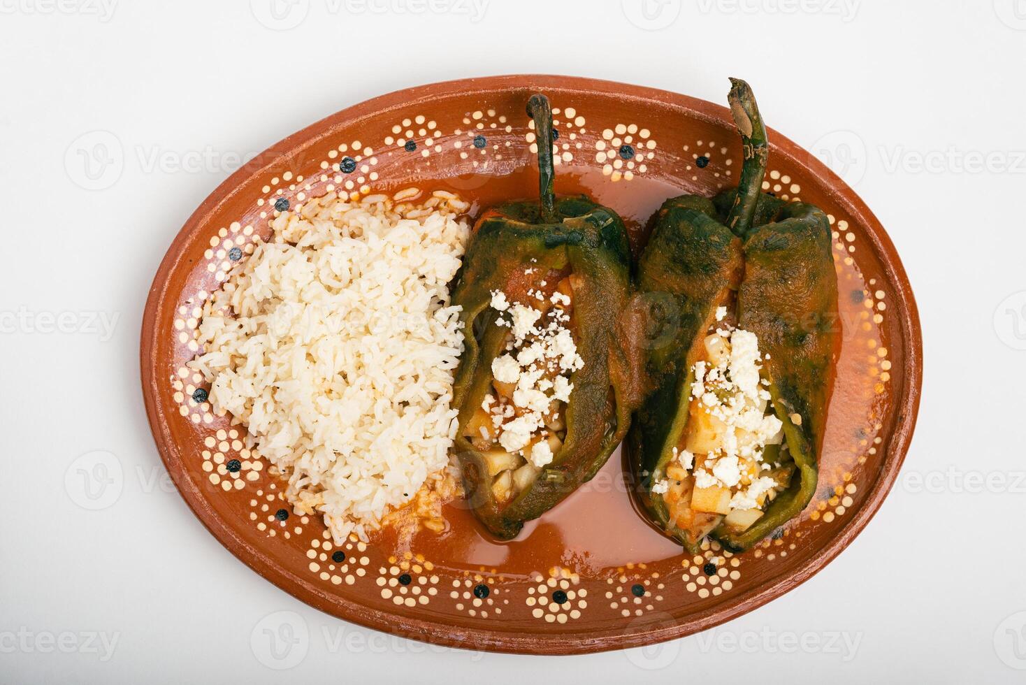 ripieno peperoni, isolato su bianca sfondo, tipico messicano cibo. cibo per celebrare cinco de maionese. foto