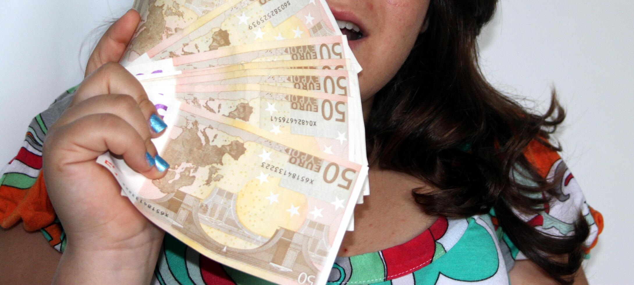 molte di Euro i soldi tenuto di un' mano piace un' fan foto