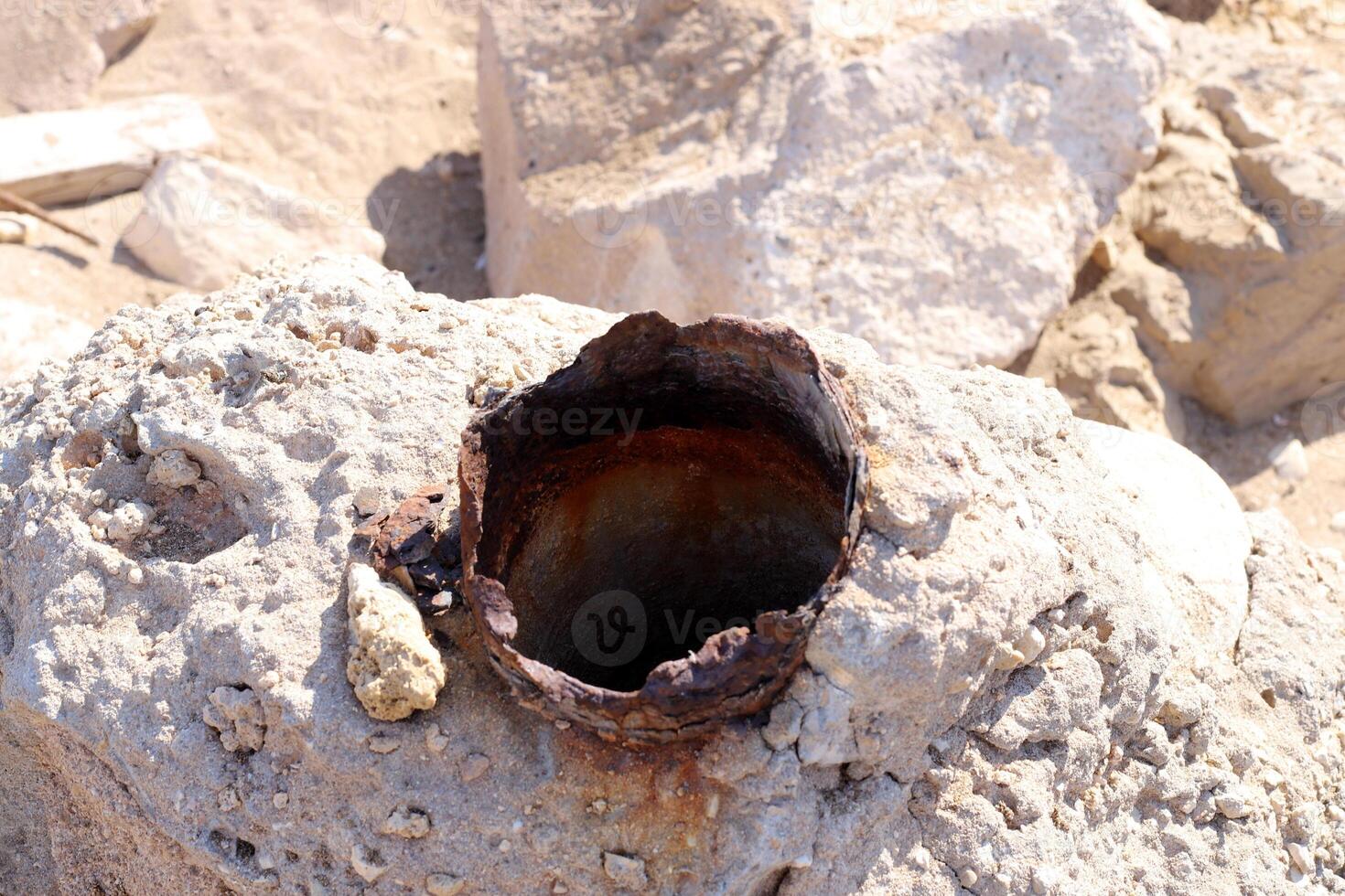 struttura di vecchio e arrugginito ferro da stiro. arrugginito metallo prodotti. foto