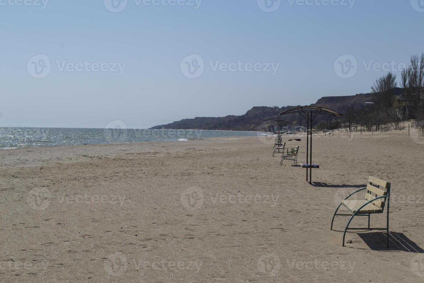 spiaggia su un' soleggiato giorno. foto