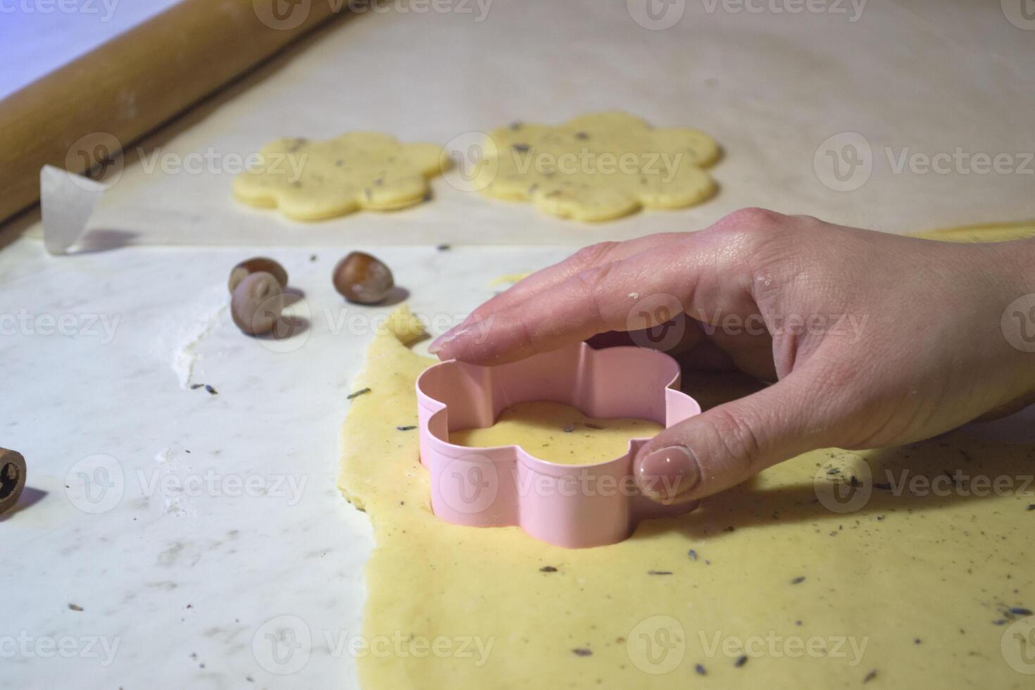 panettiere fabbricazione il biscotti. foto