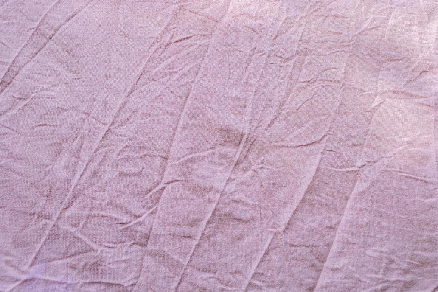 sfondo da lenzuola di cotone rosa stropicciate. foto
