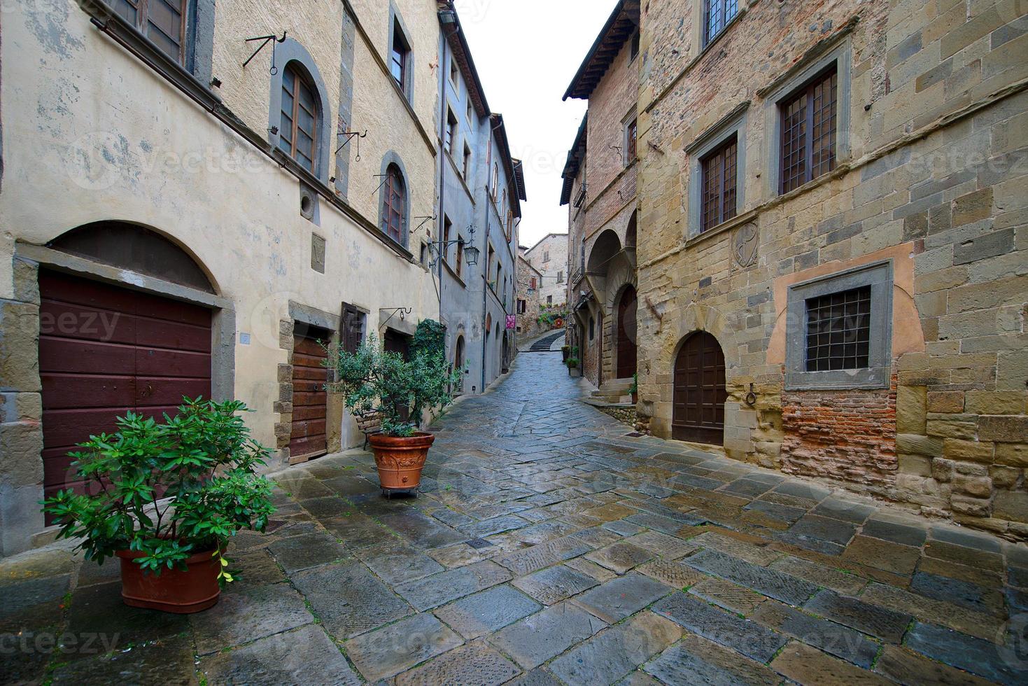 dettaglio di anghiari, un borgo medievale in toscana - italia foto