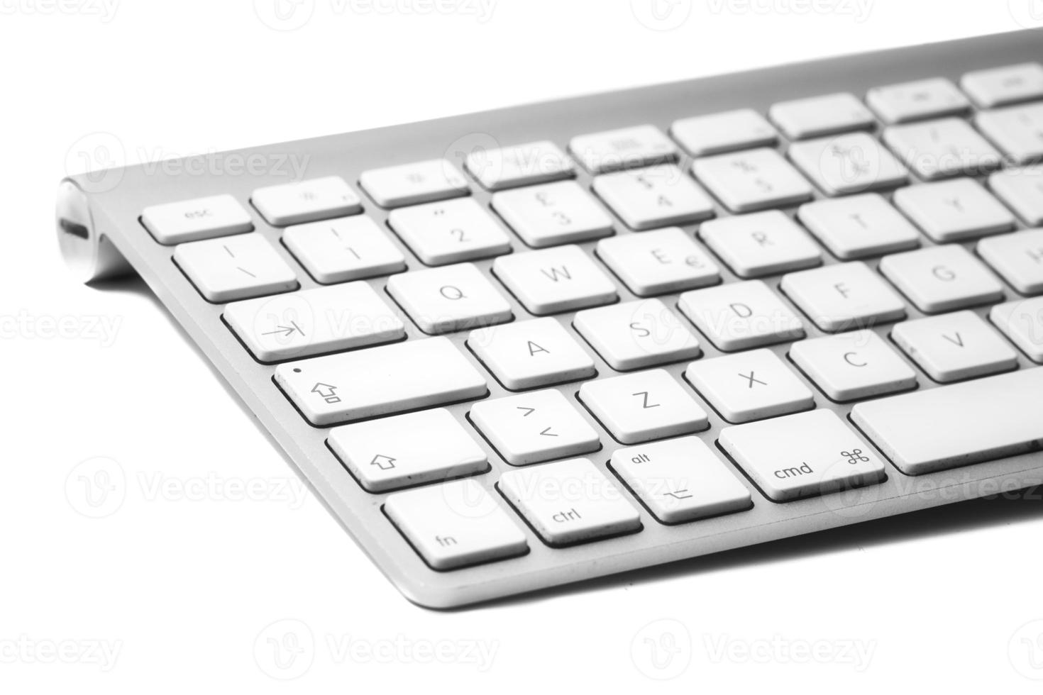 tastiera del personal computer su sfondo bianco foto