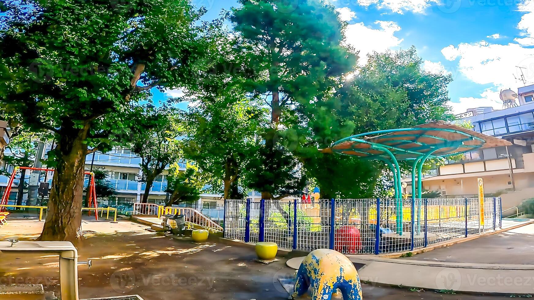 un' piccolo parco Il prossimo per shusse inari santuario nel yocho-cho, Shinjuku-ku, tokyo, Giappone. foto