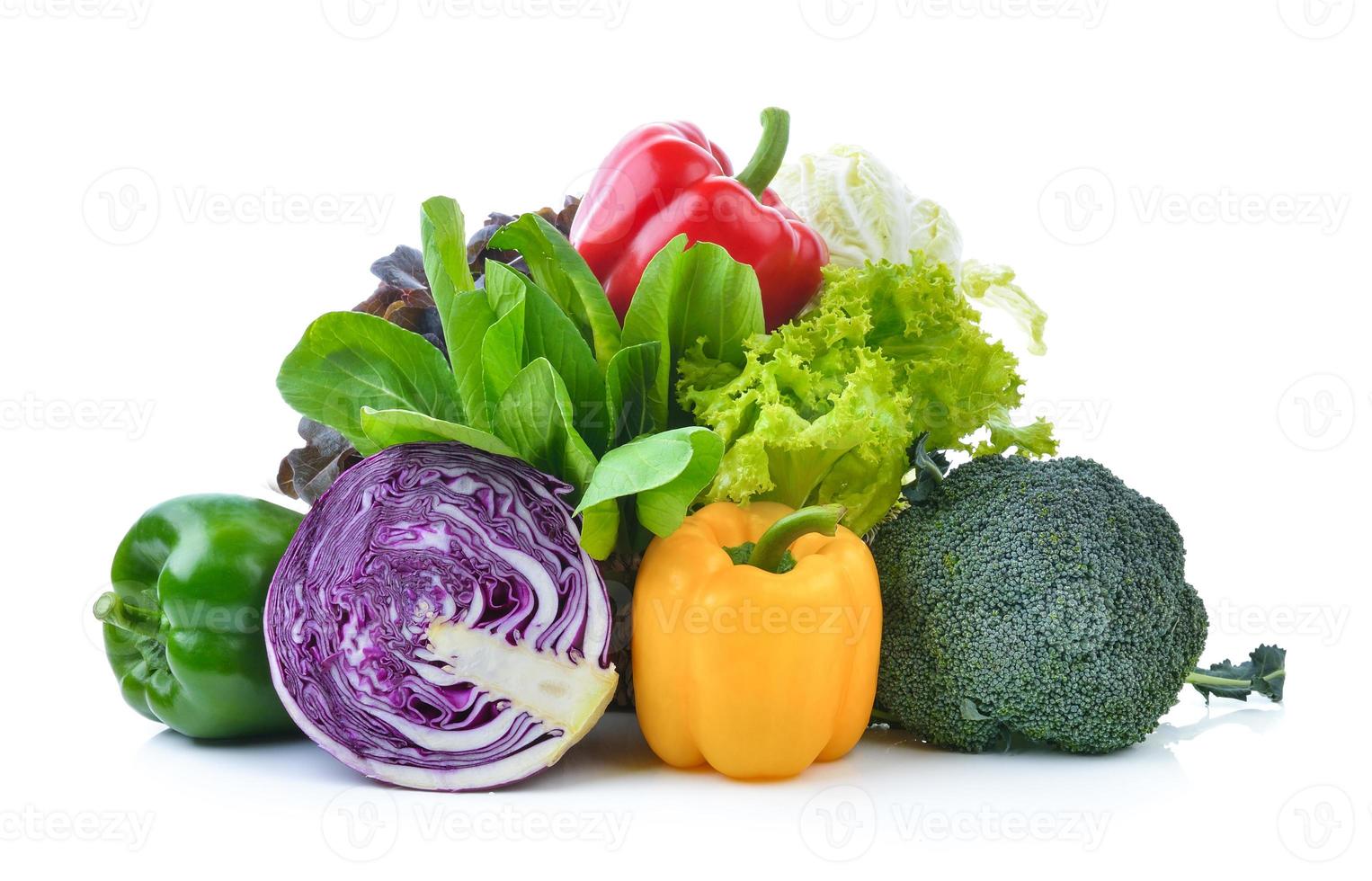 verdure asiatiche su sfondo bianco foto