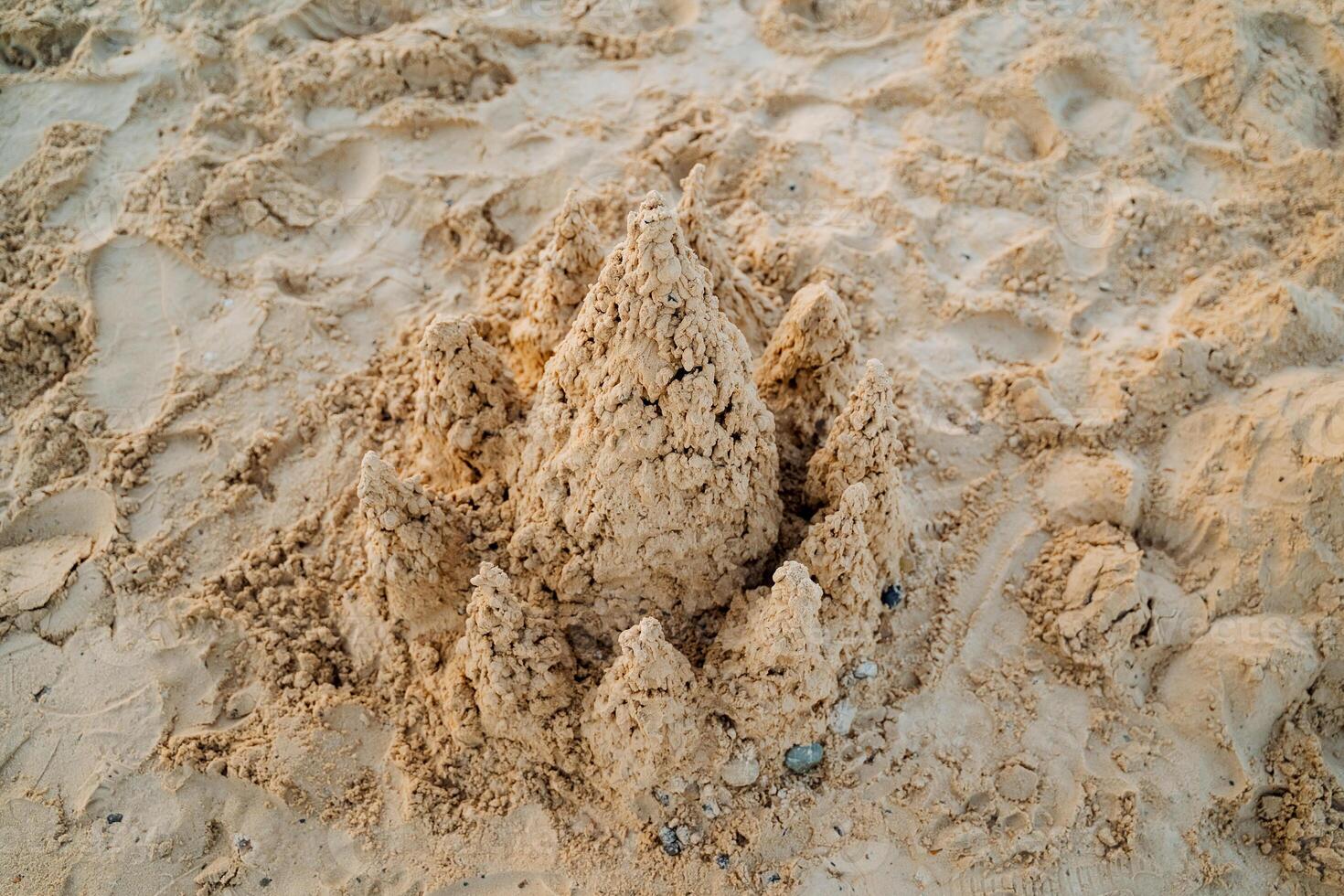 sabbia castello Visualizza a partire dal sopra, bene fiume sabbia per mano Giochi, città spiaggia, mare costa. foto