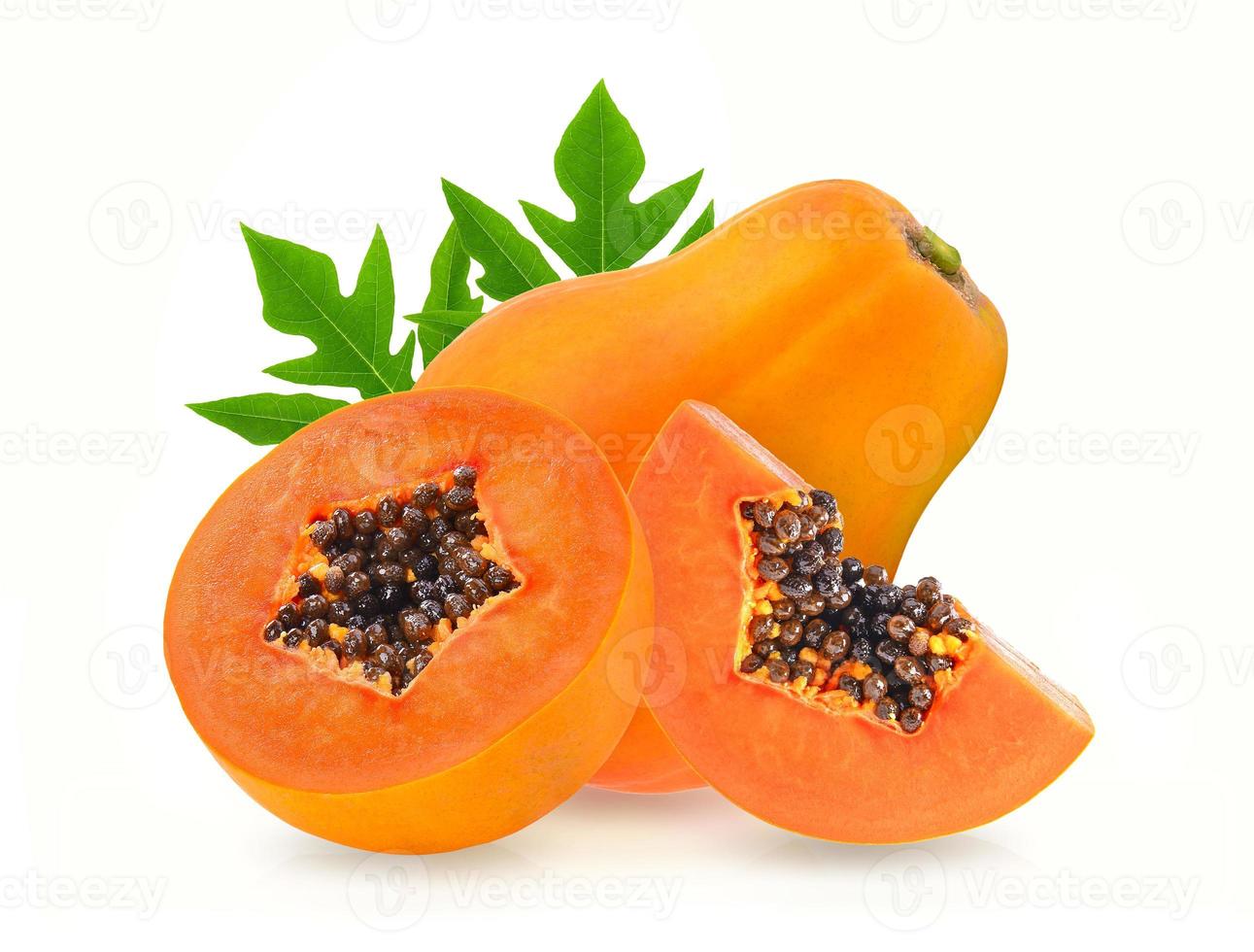 papaia su sfondo bianco foto