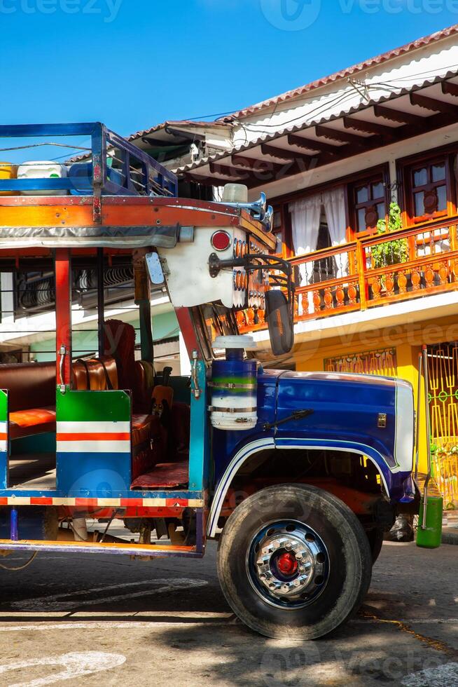 colorato tradizionale rurale autobus a partire dal Colombia chiamato chiva foto