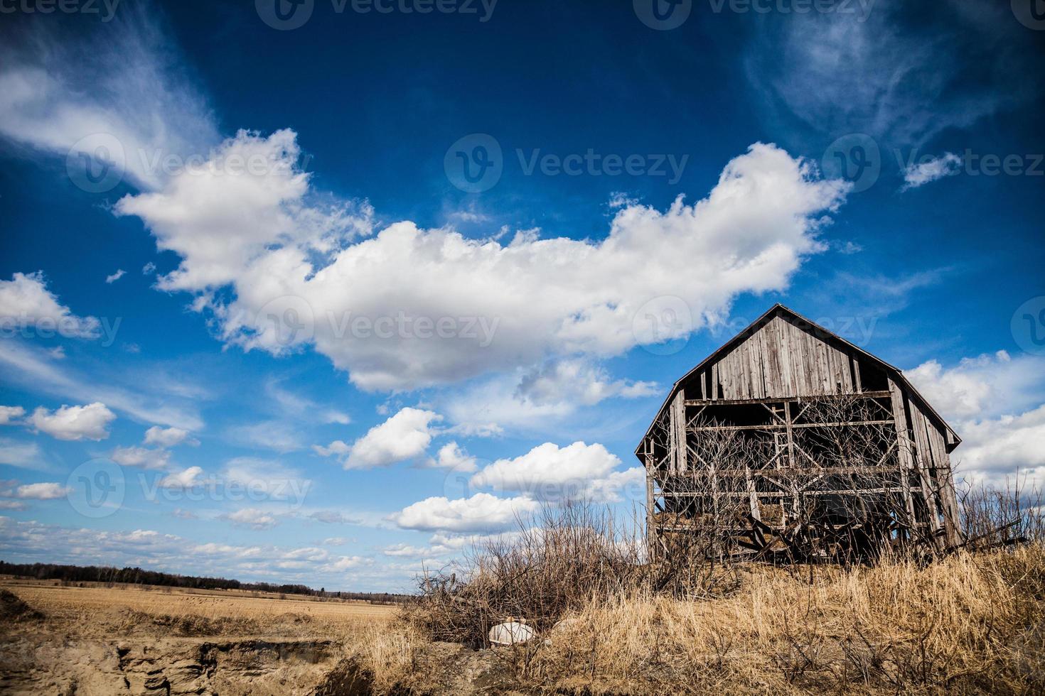 vecchio fienile abbandonato foto