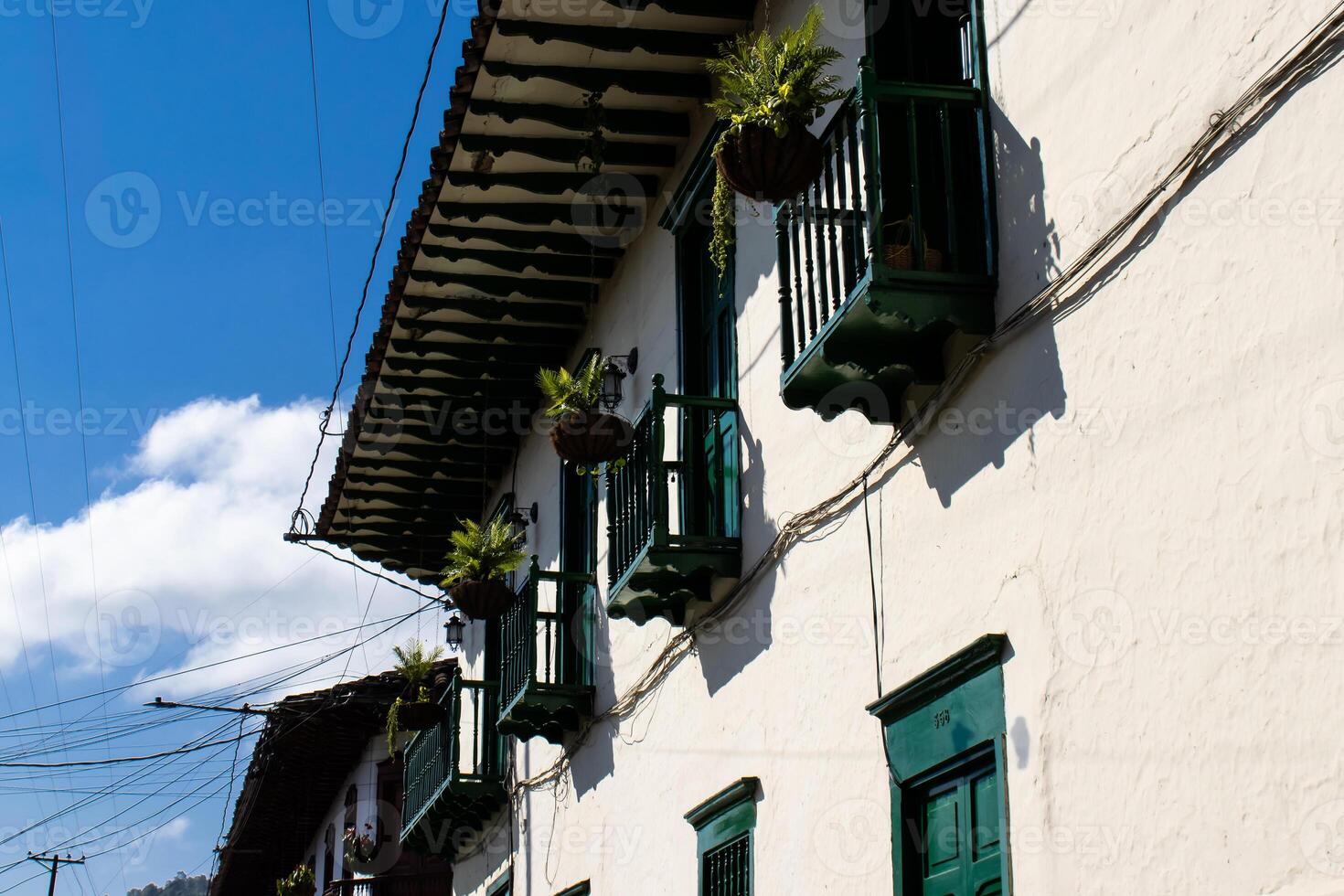 bellissimo facciata di il case a il storico centro di il eredità cittadina di salamina collocato a il caldas Dipartimento nel Colombia. foto