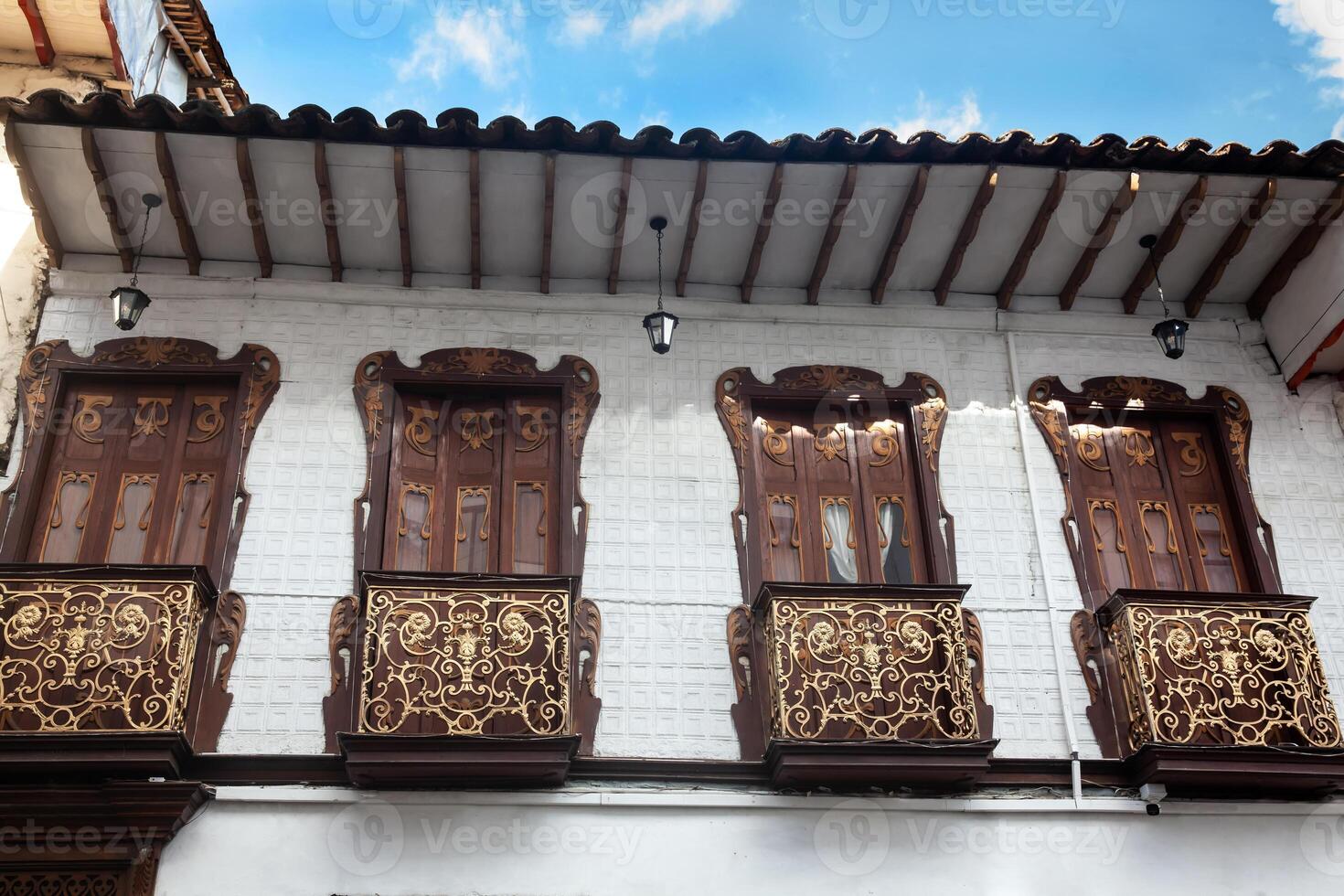 bellissimo facciata di il case a il storico centro di il eredità cittadina di salamina collocato a il caldas Dipartimento nel Colombia. foto