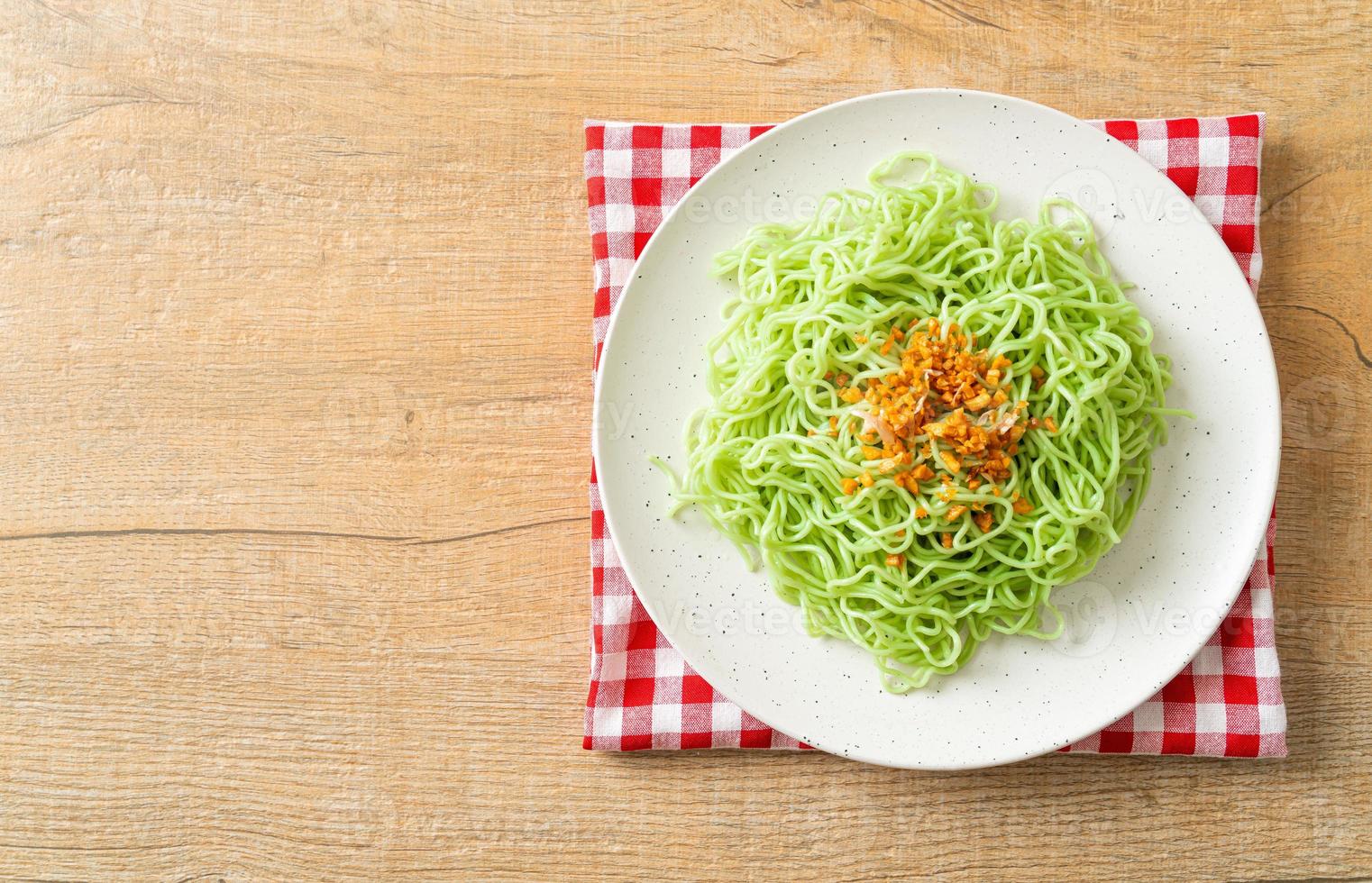 pasta di giada verde con aglio foto