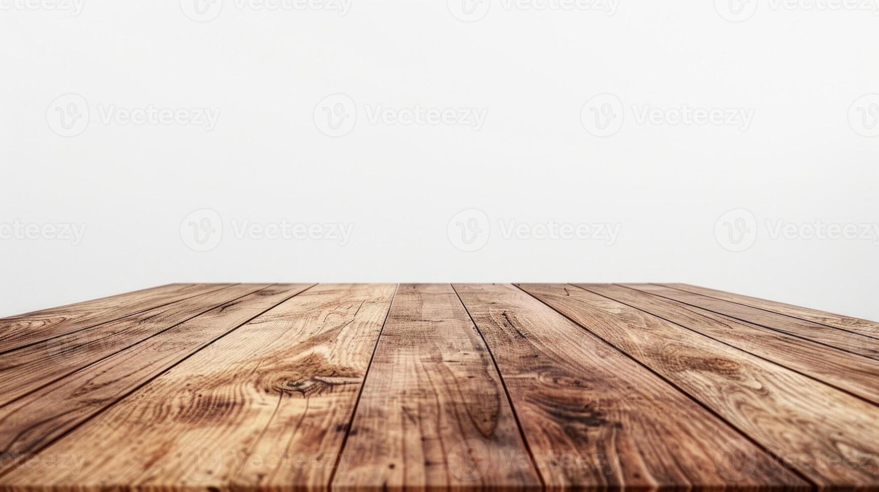piano del tavolo in legno su sfondo bianco foto