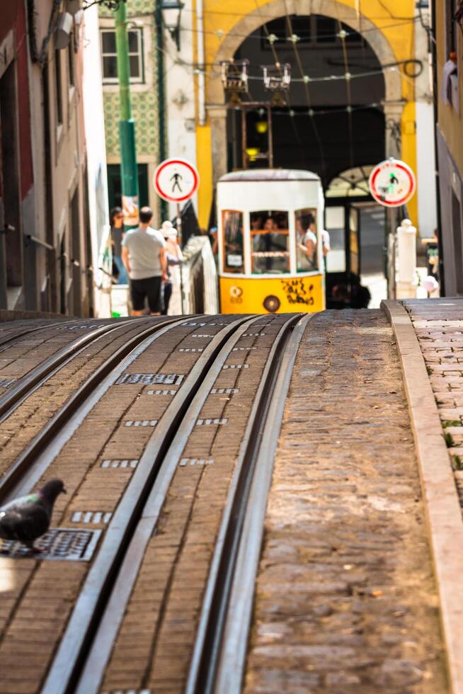 romantico giallo tranvia - principale simbolo di Lisbona, Portogallo foto