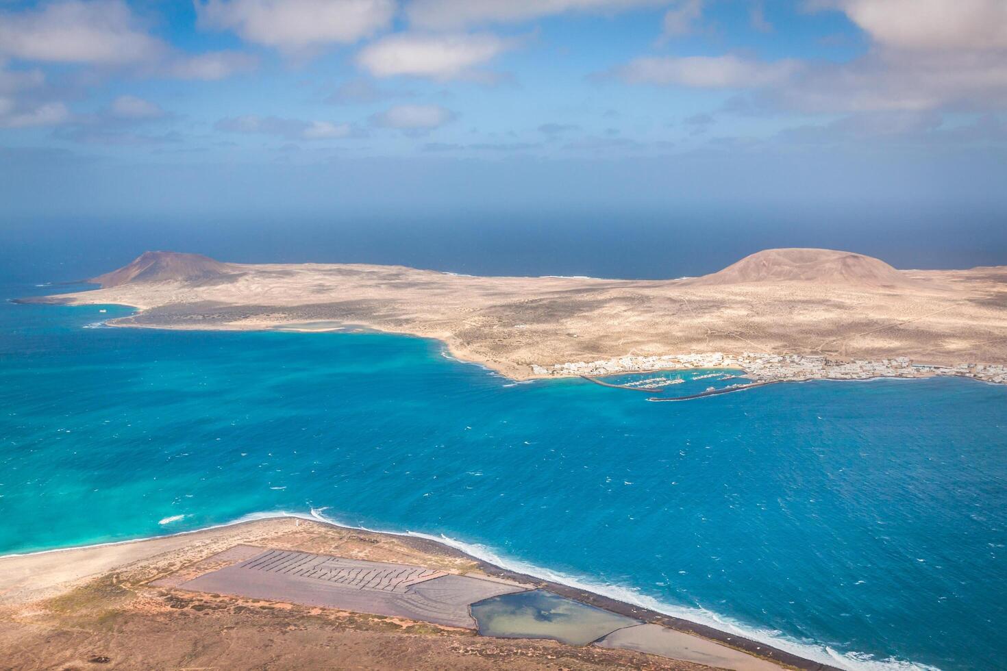 Visualizza di il parte di graciosa isola a partire dal mirador del rio, Lanzarote isola, canarino isole, Spagna foto