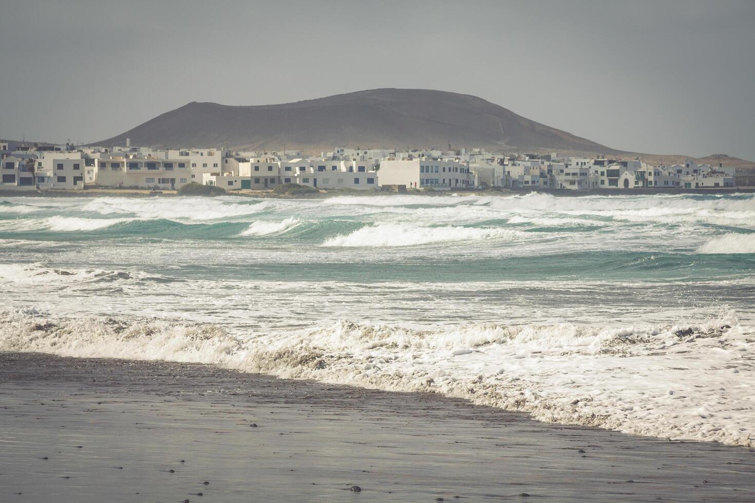 costa di famara spiaggia, Lanzarote isola, canarino isole, Spagna foto