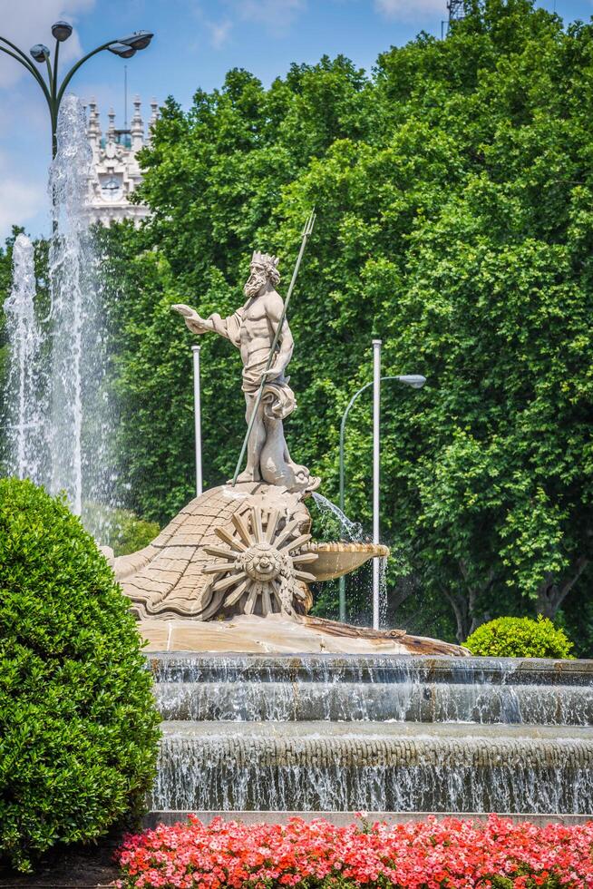 Fontana di Nettuno fuente de neptuno uno di il maggior parte famoso punto di riferimento di Madrid, Spagna foto