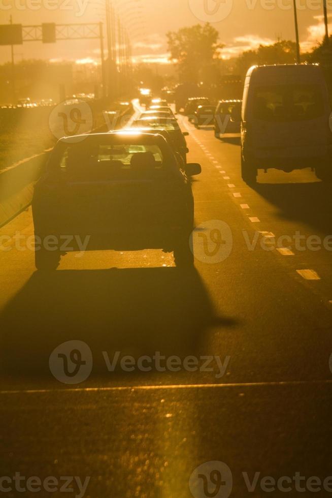 i raggi del sole colpiscono il parabrezza pericolo foto