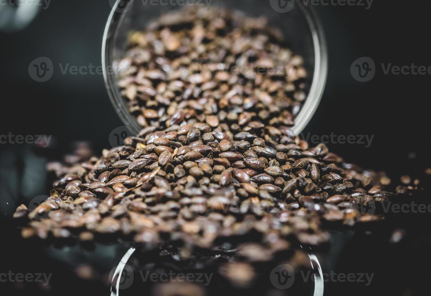 tazza di malto d'orzo birra grano texture in studio. foto