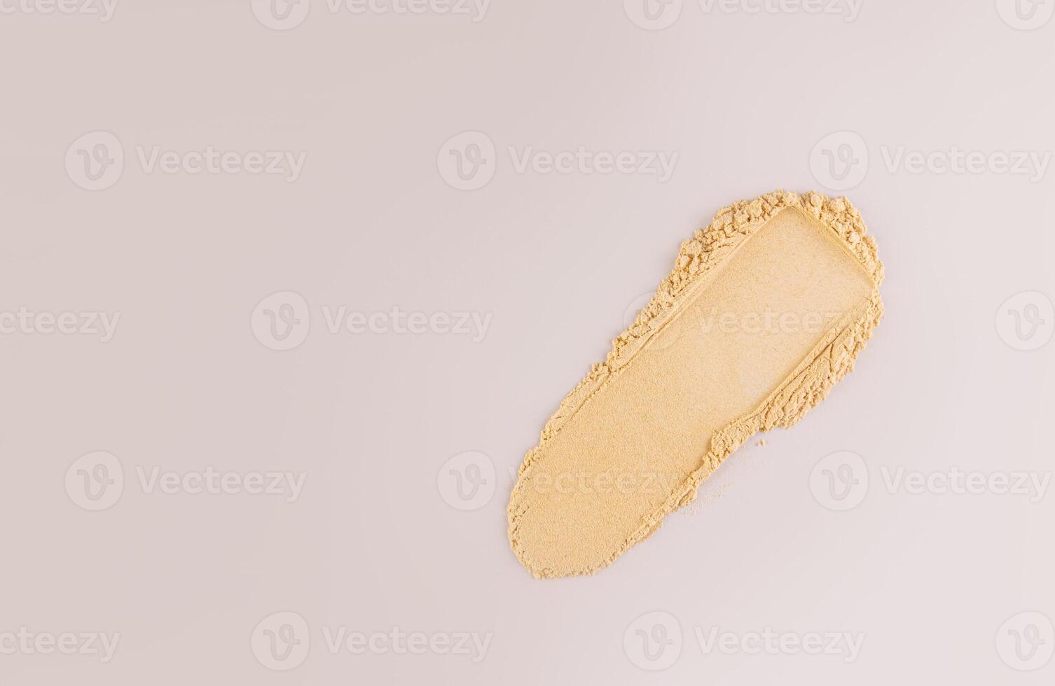 bellissimo elegante swatch di cosmetico polvere per abbronzato pelle. beige sfondo. superiore Visualizza. disposizione per il design e il tuo Prodotto. foto