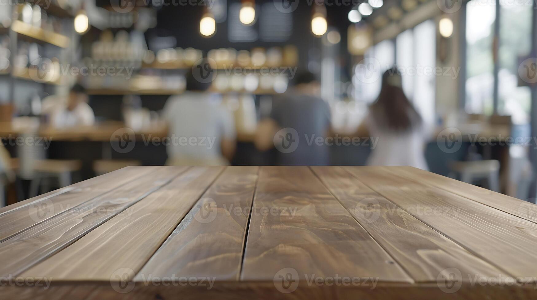 legna tavolo superiore con sfocato persone nel bar come sfondo può essere Usato per montaggio o Schermo il tuo prodotti, foto