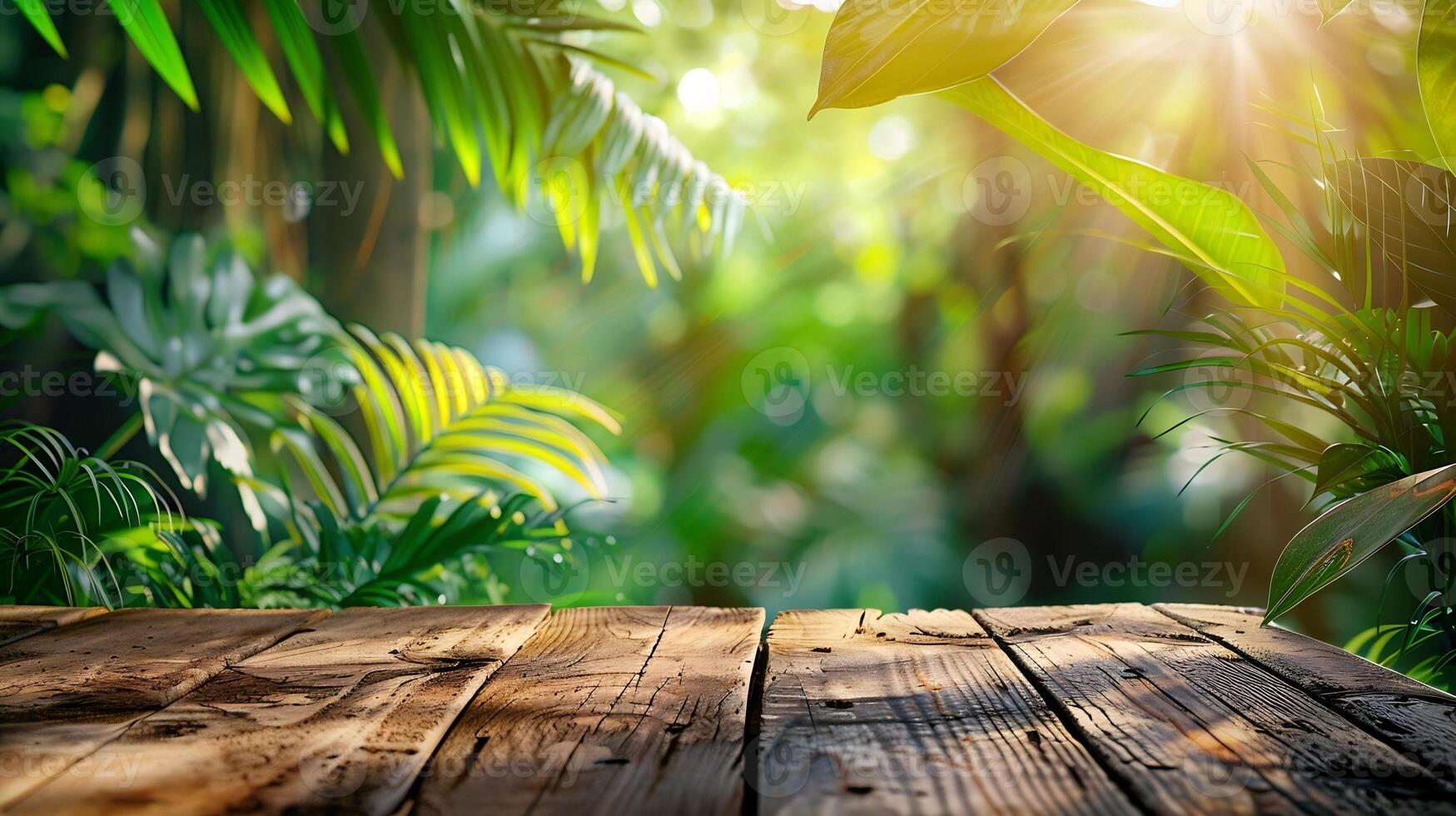 il vuoto di legno tavolo superiore con sfocatura sfondo di amazon foresta pluviale esuberante Immagine, foto