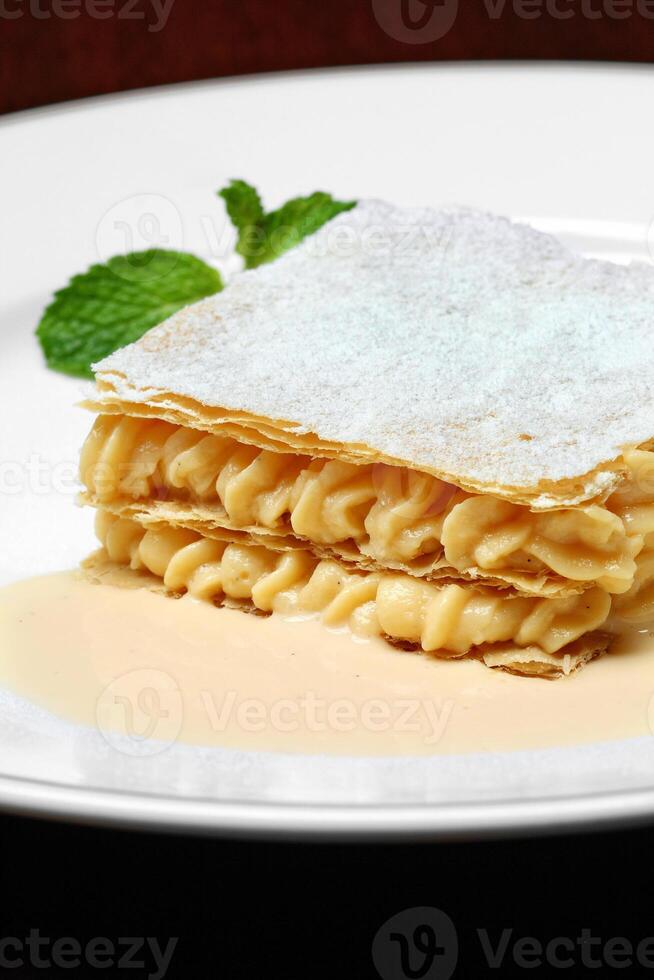 dolce mille feuille nel vaniglia sciroppo foto