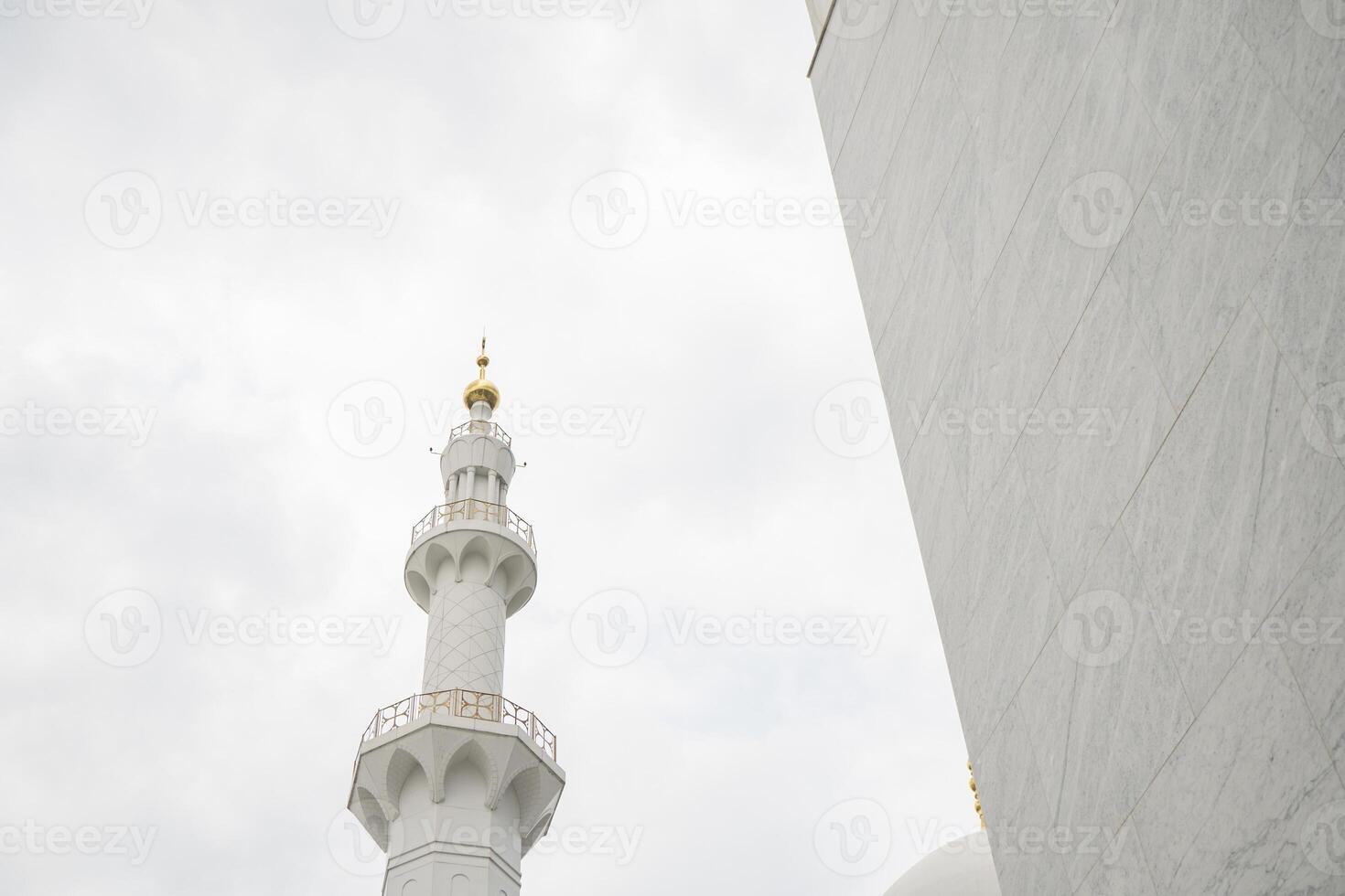 il più grande moschea su il assolo centrale Giava mesjid sceicco zayed. il foto è adatto per uso per Ramadhan manifesto e musulmano soddisfare media.