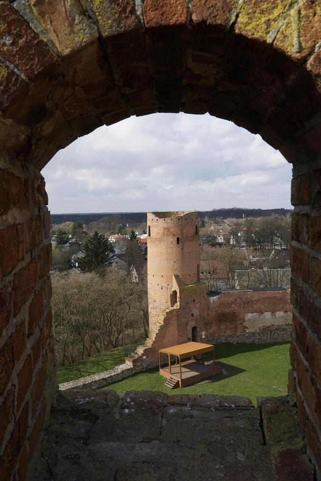 czersk, Polonia - marzo 24, 2024 - Visualizza a Torre attraverso il finestra - masovia duchi castello foto