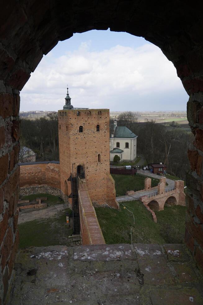 czersk, Polonia - marzo 24, 2024 - Visualizza a Torre attraverso il finestra - masovia duchi castello foto