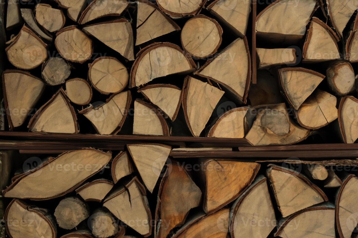 Abbracciare una persona il bellezza di naturale legna sfondo, un' rustico tela di biologico calore e struttura foto