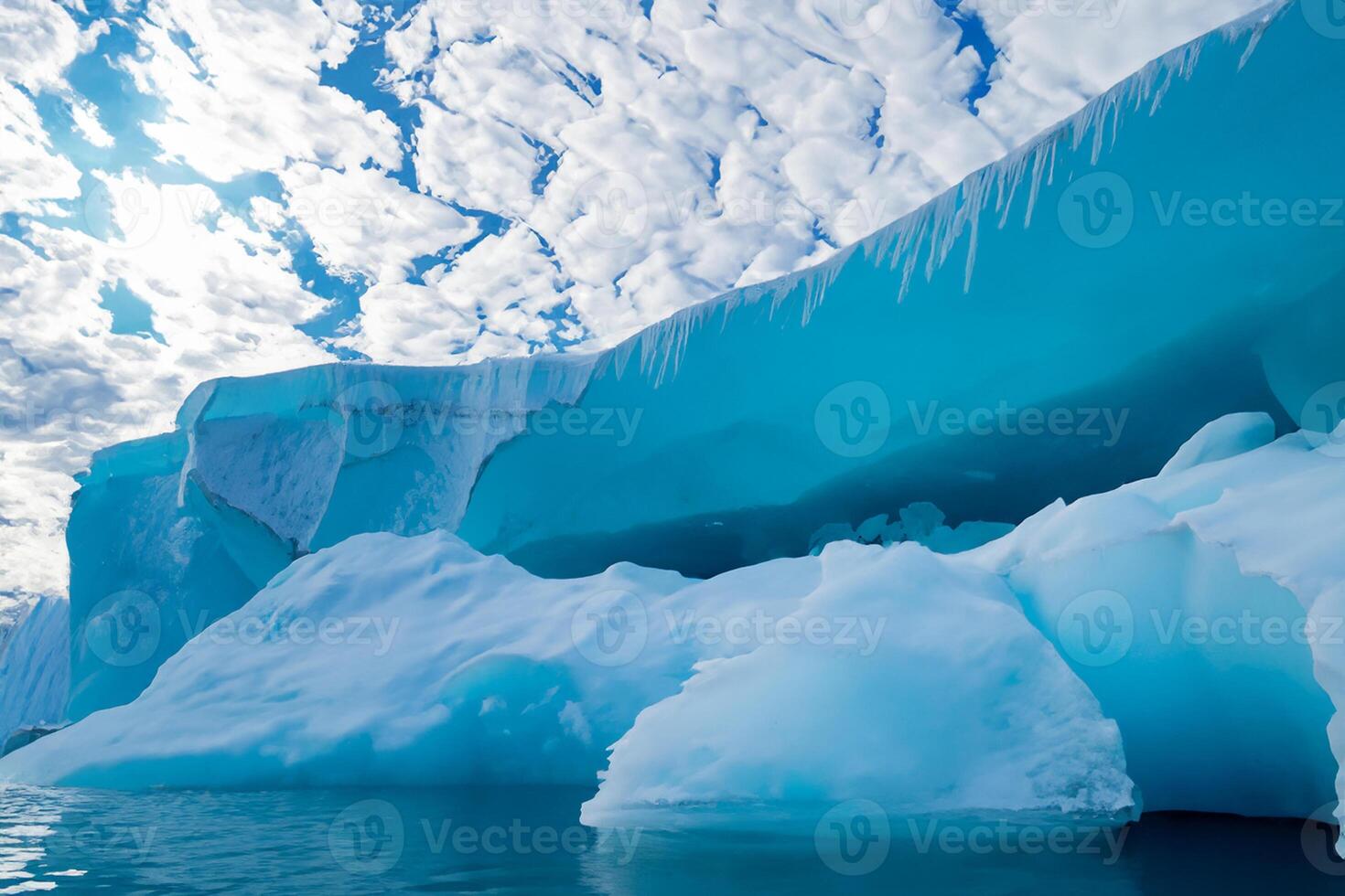 maestoso ghiaccio scogliere incoronato di un' freddo atmosfera, incorniciato di il bellissimo mare e cielo, evocazione un' armonioso panorama di della natura ghiacciato grandezza e oceanico splendore foto