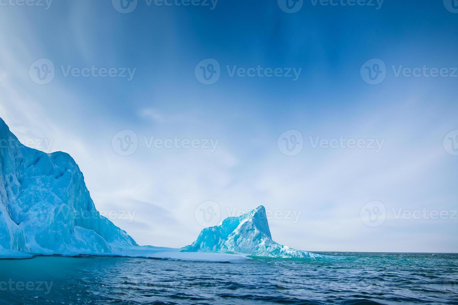 maestoso ghiaccio scogliere incoronato di un' freddo atmosfera, incorniciato di il bellissimo mare e cielo, evocazione un' armonioso panorama di della natura ghiacciato grandezza e oceanico splendore foto