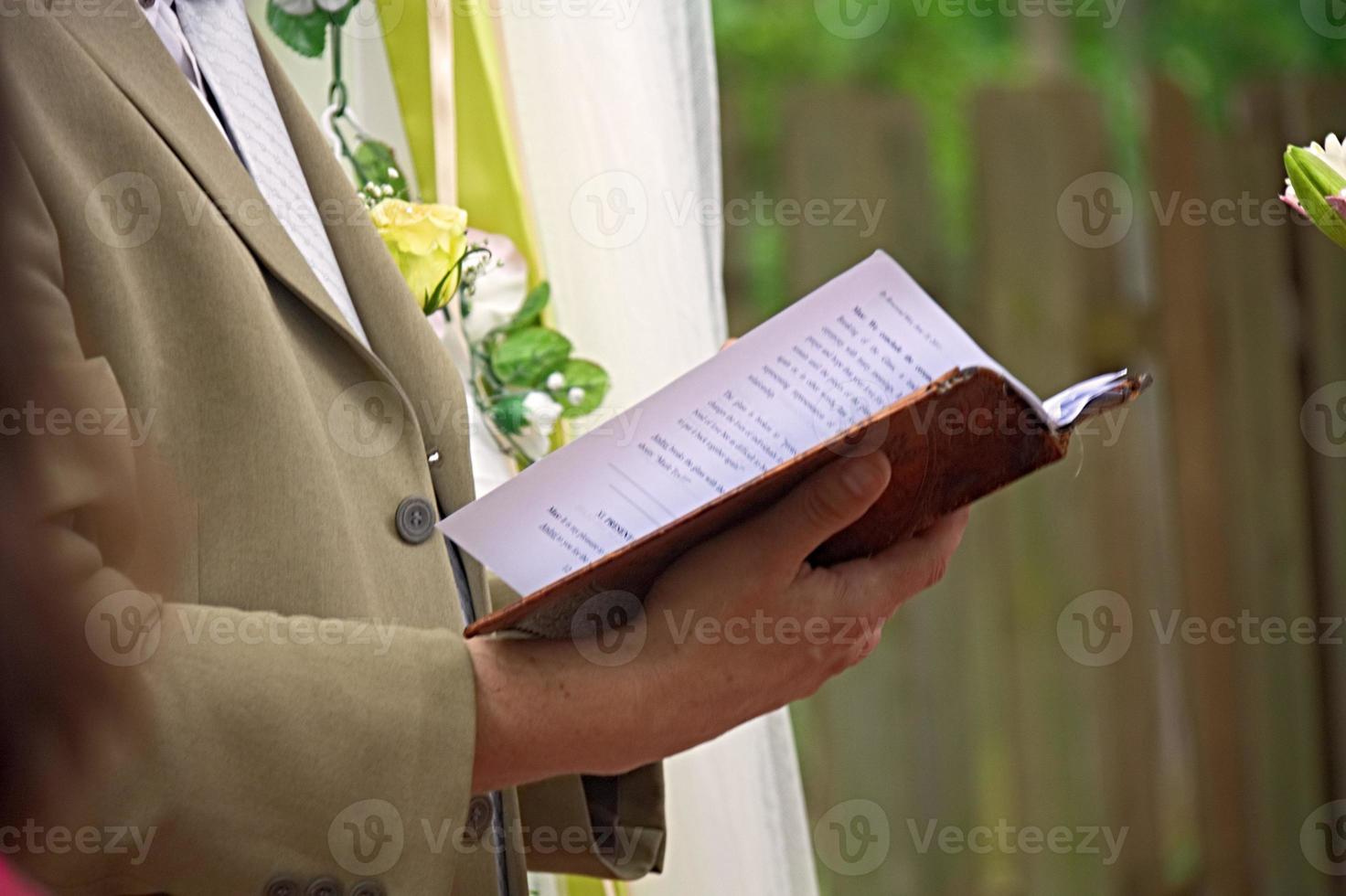 libro aperto al matrimonio foto