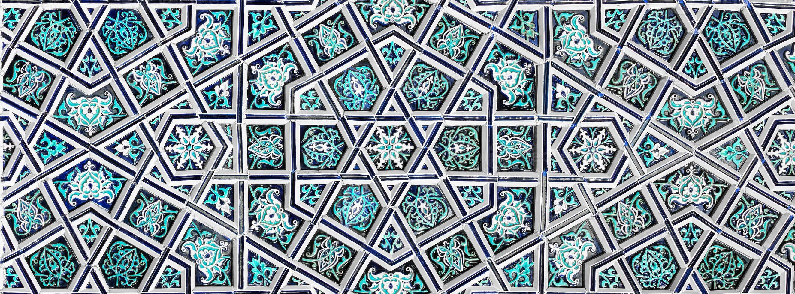 geometrico tradizionale islamico ornamento. frammento di un' ceramica mosaico. astratto sfondo. foto