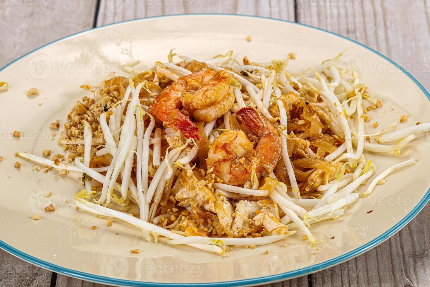 tampone tailandese - spaghetto con gamberetti foto