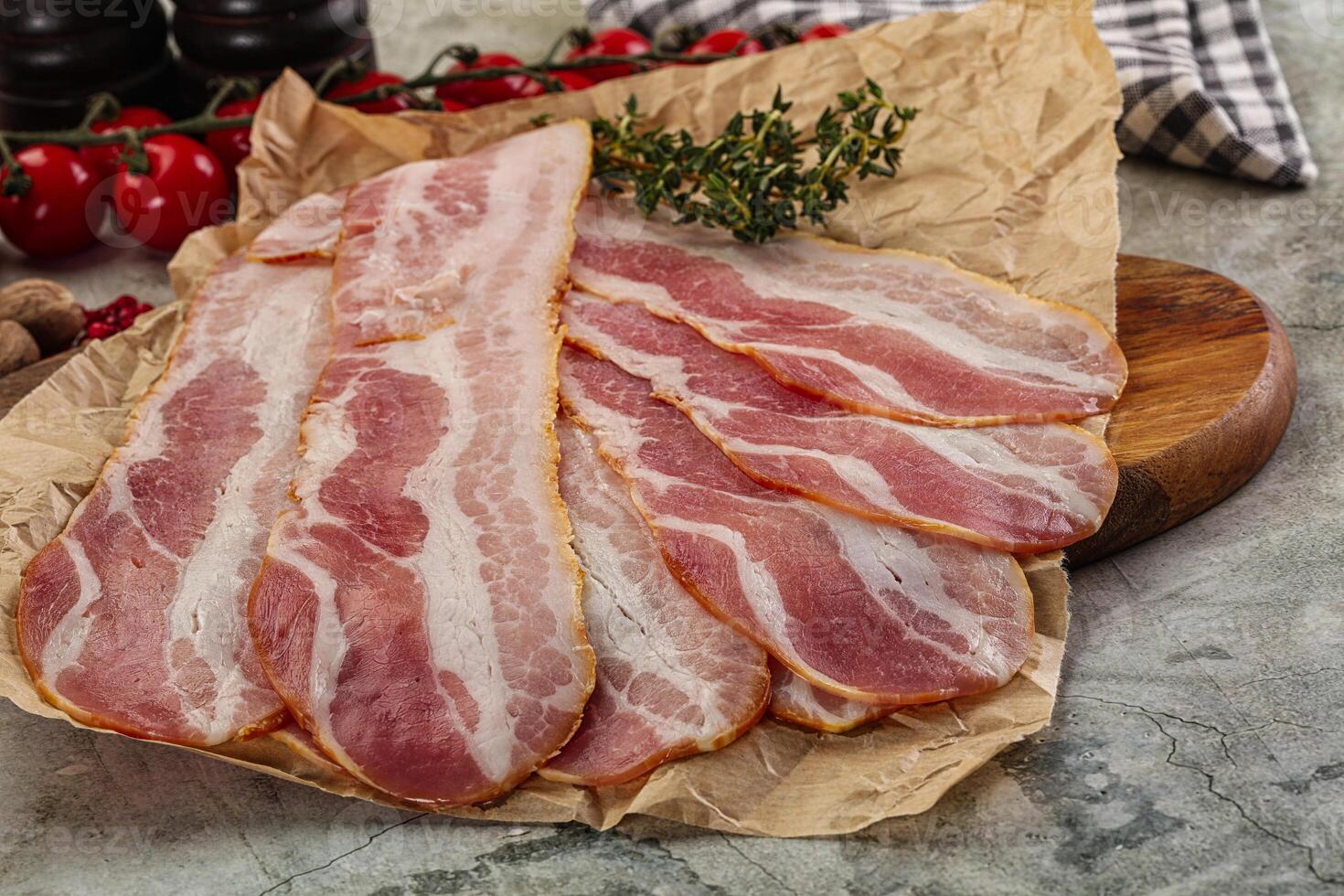 affettato Maiale Bacon al di sopra di tavola foto